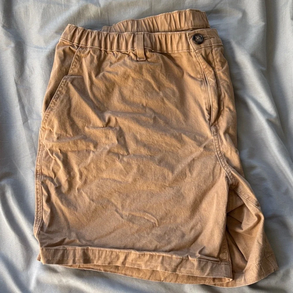 Chubbies Men's Tan Flat Front Shorts - Picture 1 of 3